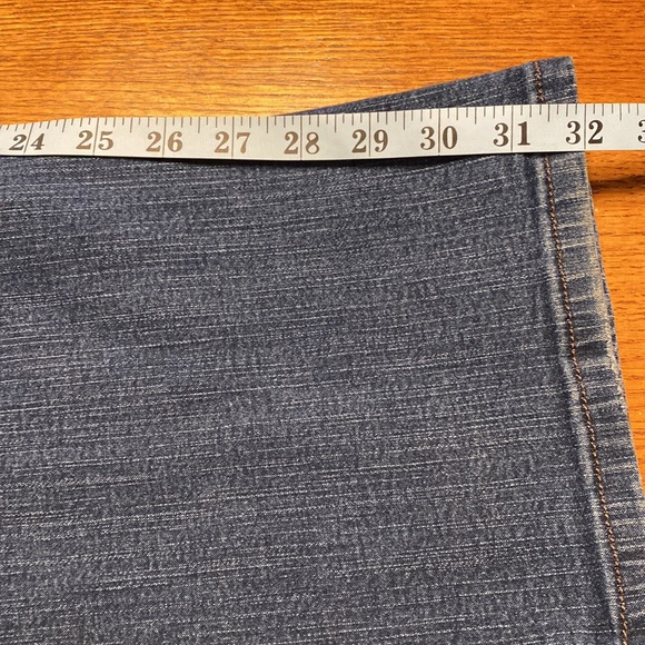 PERFECTLY SLIMMING LEVI'S JEANS - Picture 7 of 15